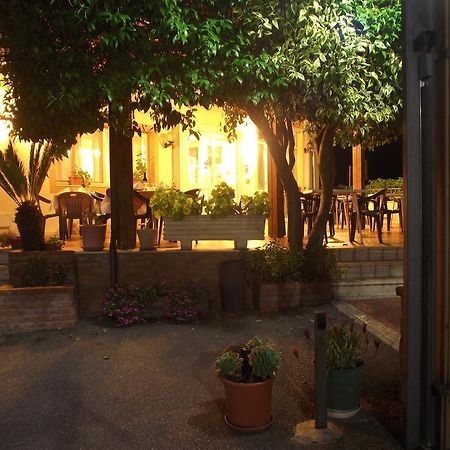Hotel Ristorante Mosaici بياتْسا أرمارِنا المظهر الخارجي الصورة
