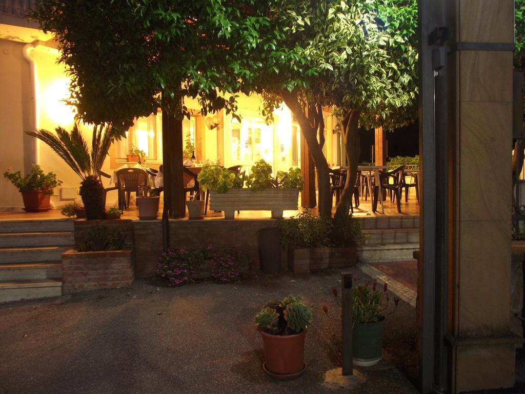 Hotel Ristorante Mosaici بياتْسا أرمارِنا المظهر الخارجي الصورة